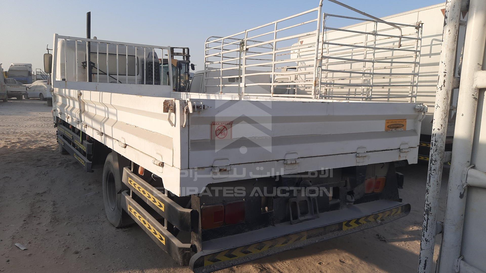 2005 HINO FD - TRUCK VIN: JHDFD1JL951S10545