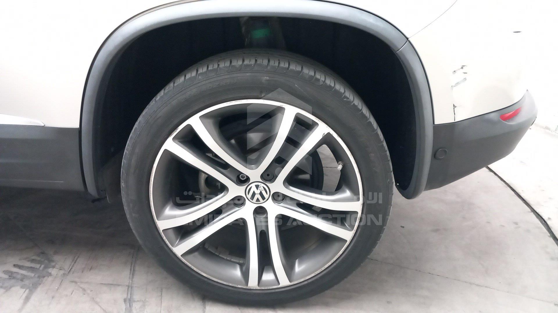 2016 VOLKSWAGEN TIGUAN VIN: WVGDE2AX1GW544858