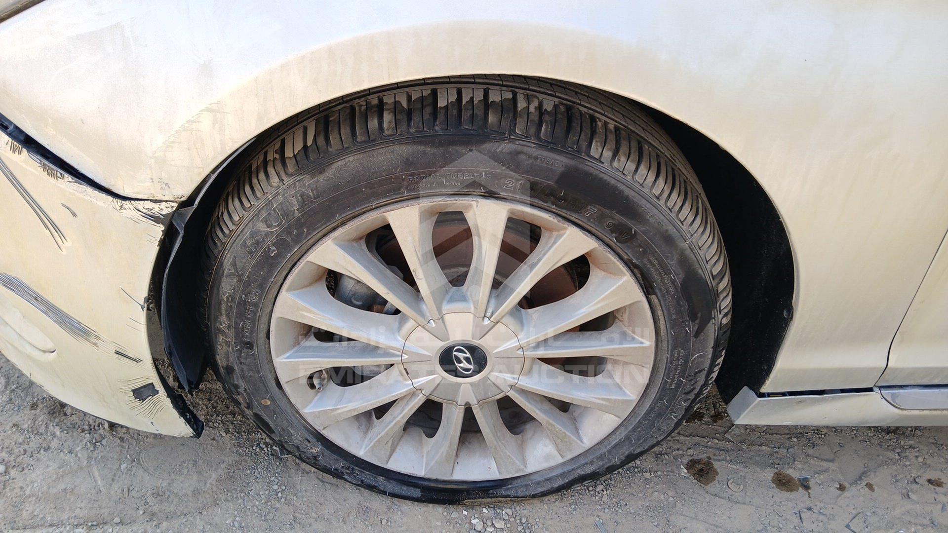 2015 HYUNDAI SONATA VIN: 5NPE34AF0FH092763