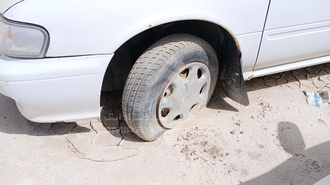 نيسان صني 2000 — الإطار الأمامي الأيسر — صورة 32