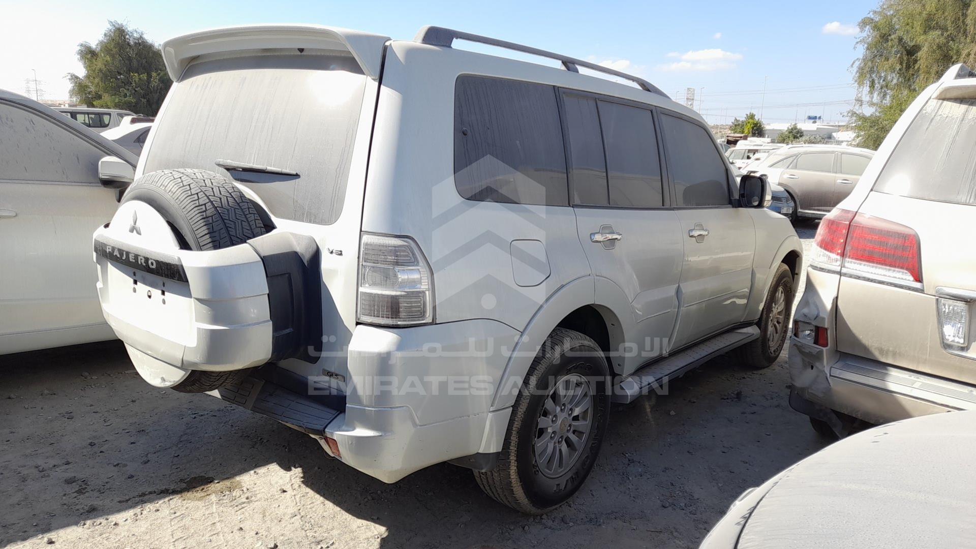 2011 MITSUBISHI PAJERO VIN: JMYLRV95WBJ703096