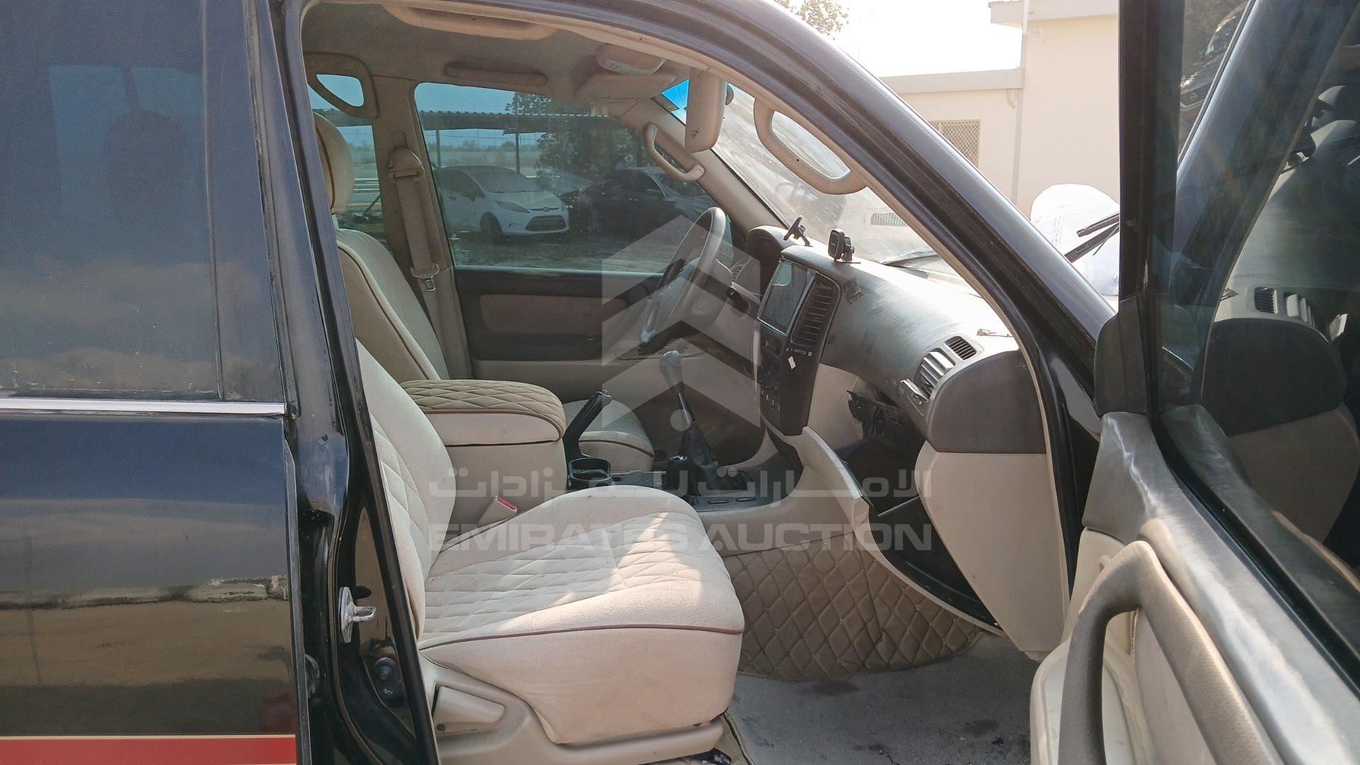 2005 TOYOTA LAND CRUISER VIN: JTEHJ09J755122002