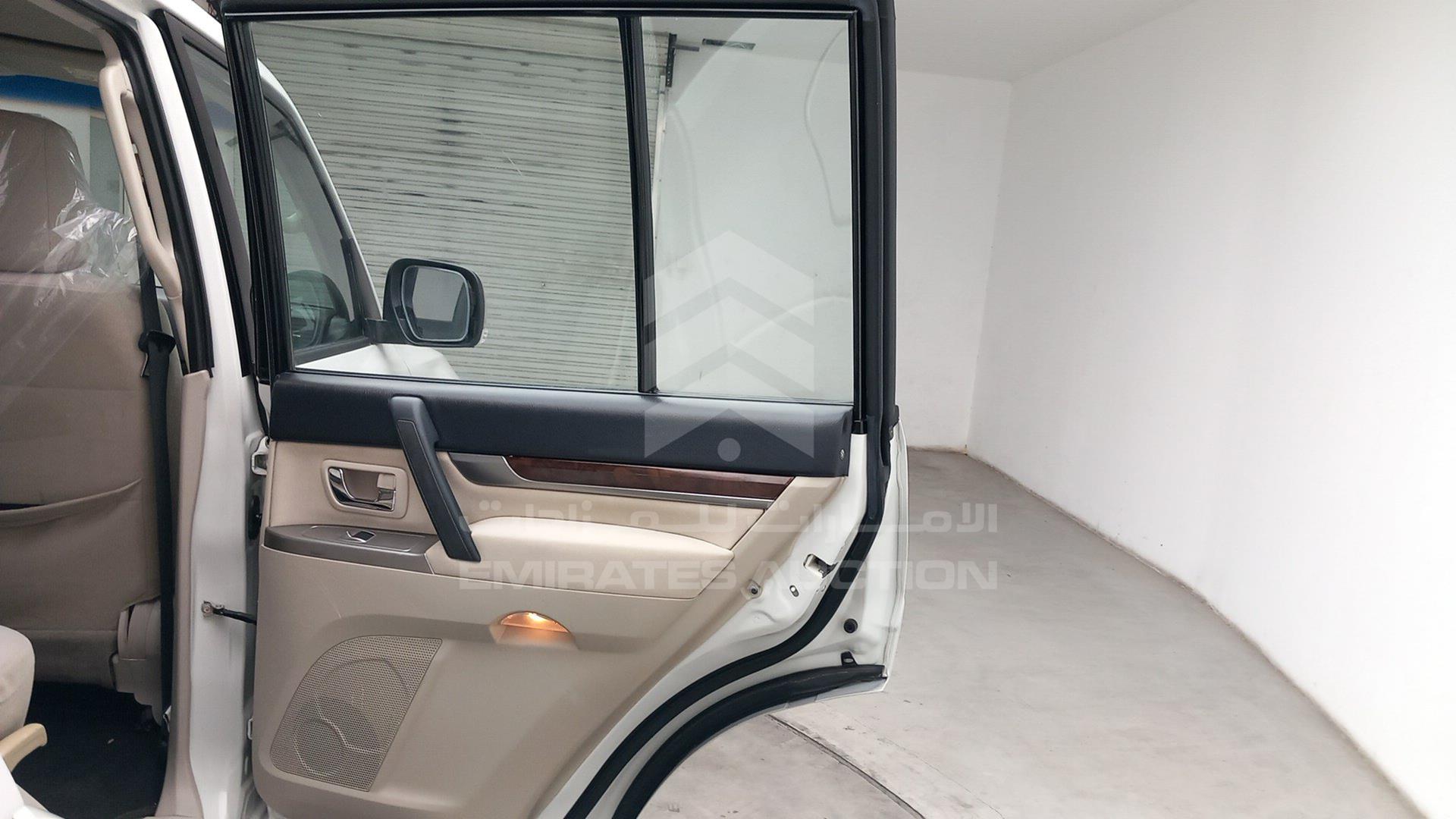 2014 MITSUBISHI PAJERO VIN: JMYLRV95WEJ707012