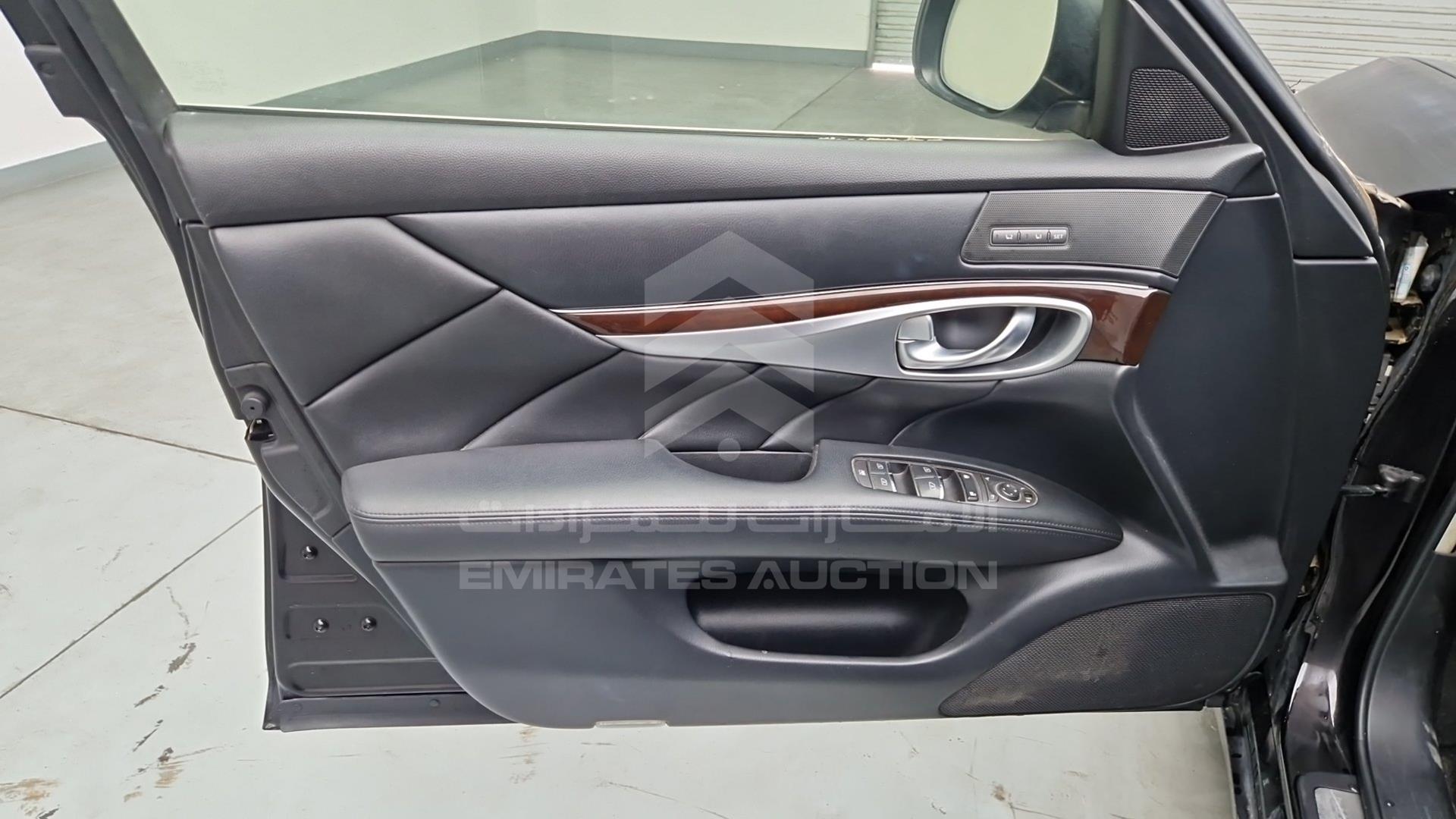 2015 INFINITI Q70 VIN: JN1BY1APXFM540348