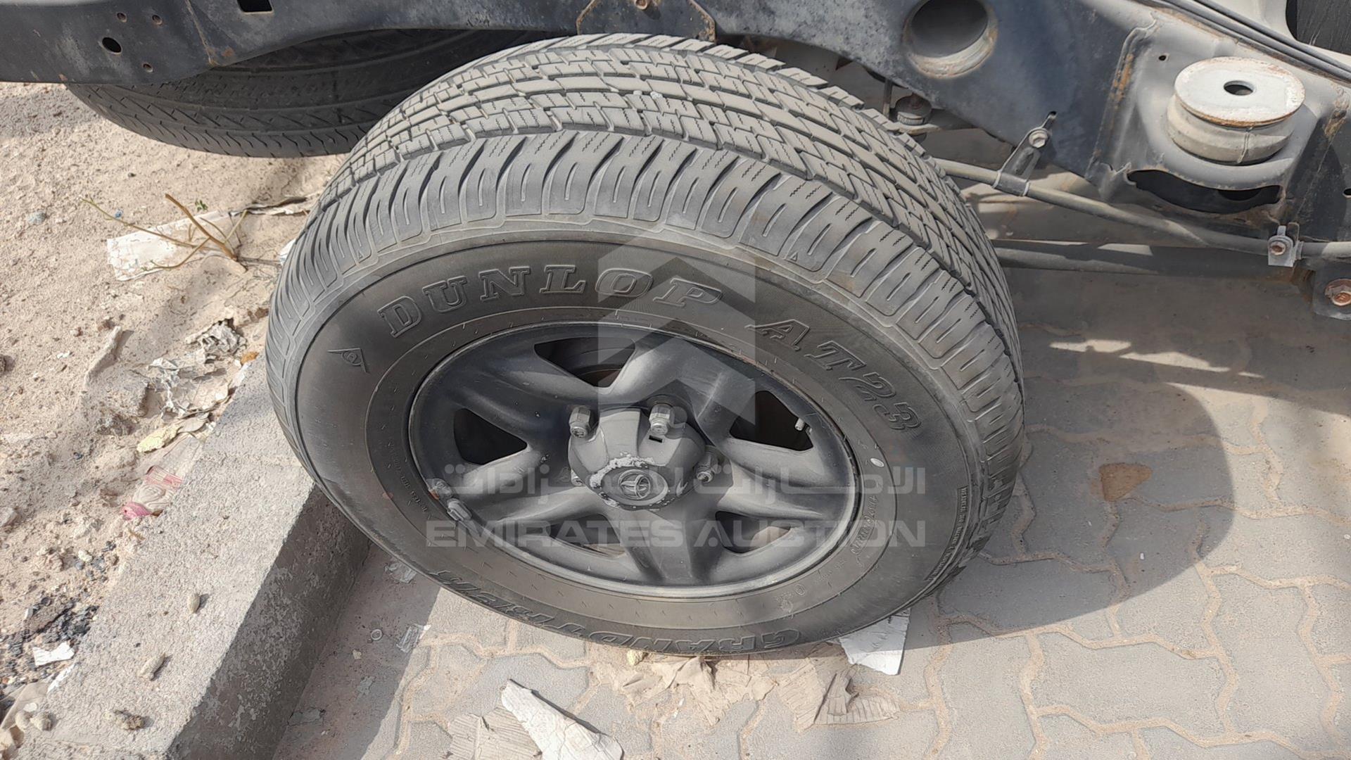 0 TOYOTA --- VIN: JTMHV09JXC4070232