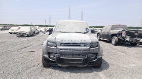لاند روفر Defender 2023 — الزاوية الأمامية بالكامل — صورة 1 — صورة مصغرة