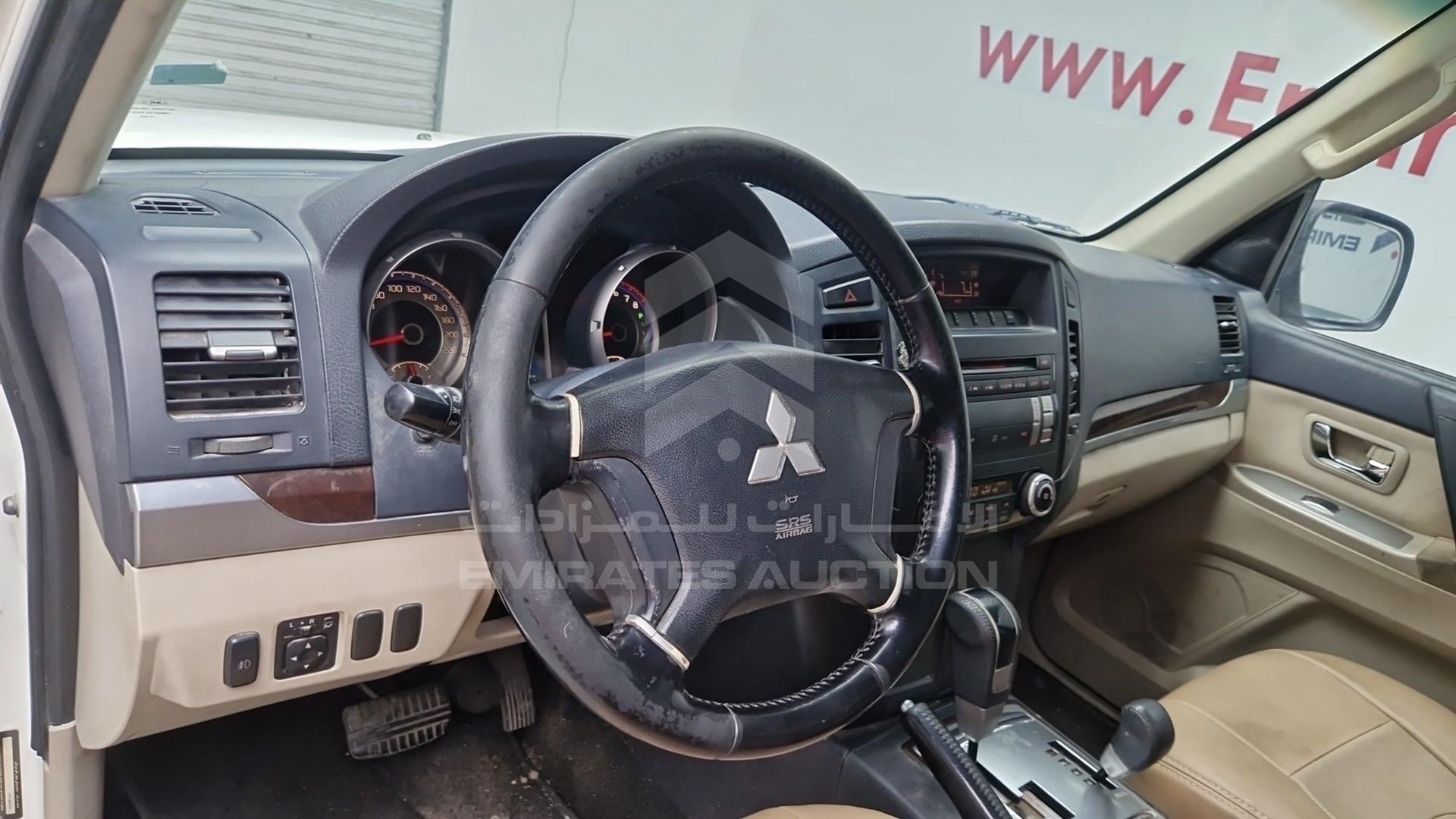 2011 MITSUBISHI PAJERO VIN: JMYLRV95WBJ708816