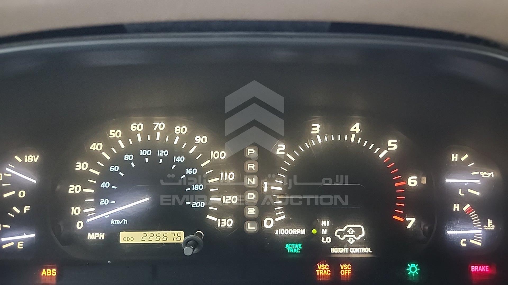 2001 LEXUS LX 470 VIN: JTJHT00W513503311