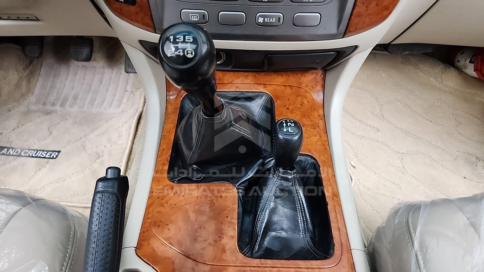 2005 TOYOTA LAND CRUISER VIN: JTEHT05J052069029