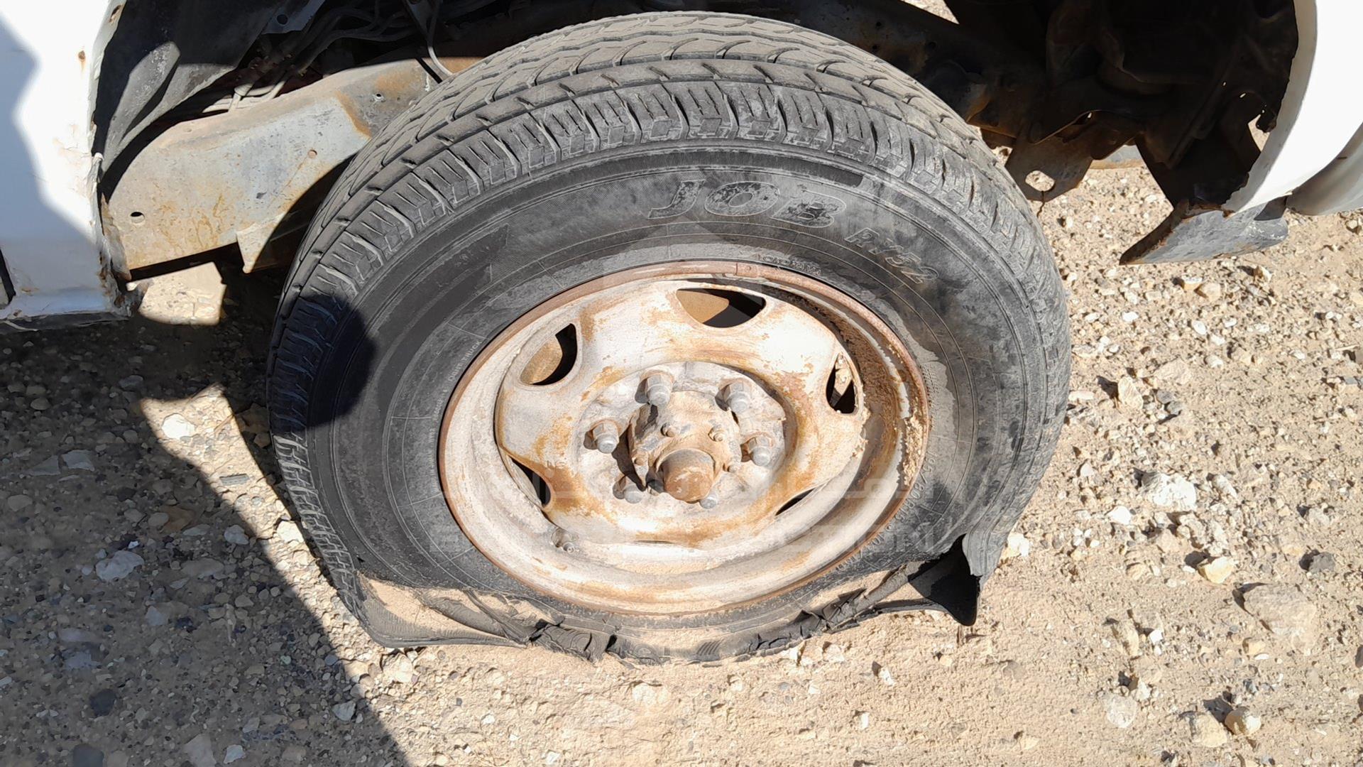 0 NISSAN PICKUP VIN: JN1CBUD21Z0450403