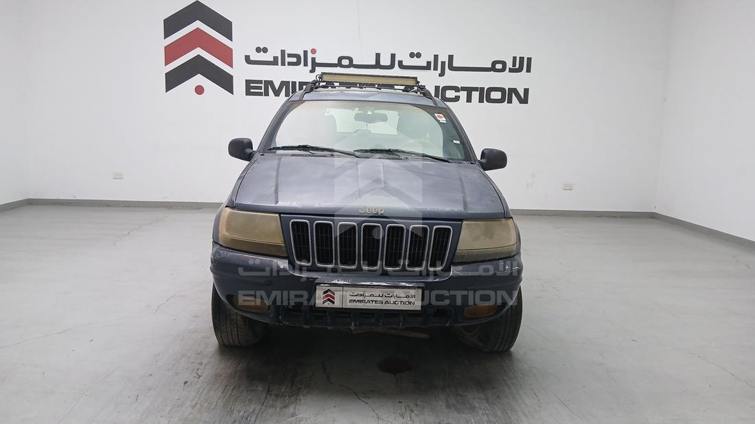 جيب جراند شيروكي 2001 — الزاوية الأمامية بالكامل — صورة 1