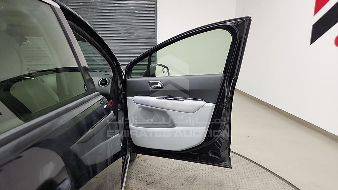 2011 Peugeot 3008 — Front Right Door — Photo 25