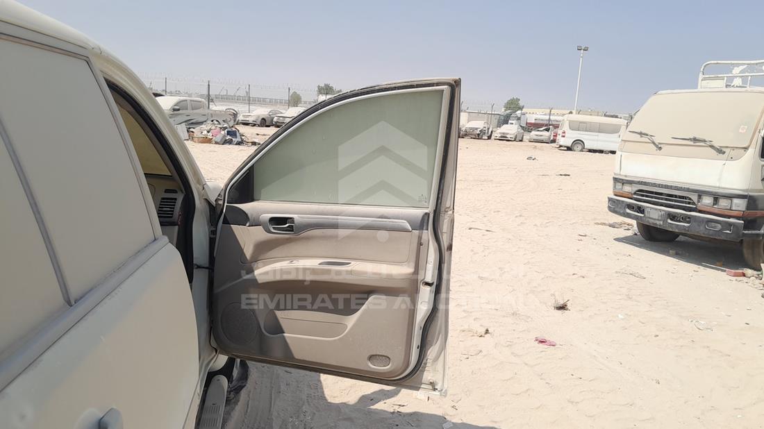 2009 Mitsubishi Pajero — Front Right Door — Photo 24