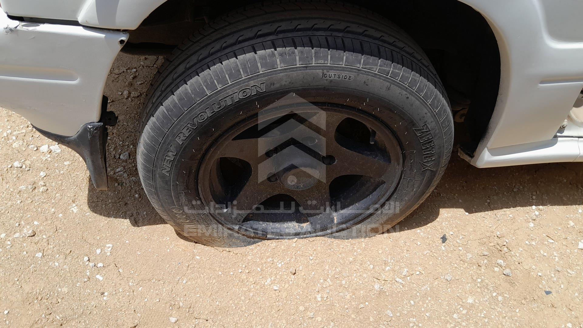 0 SUZUKI --- VIN: JSAETA01V01300024