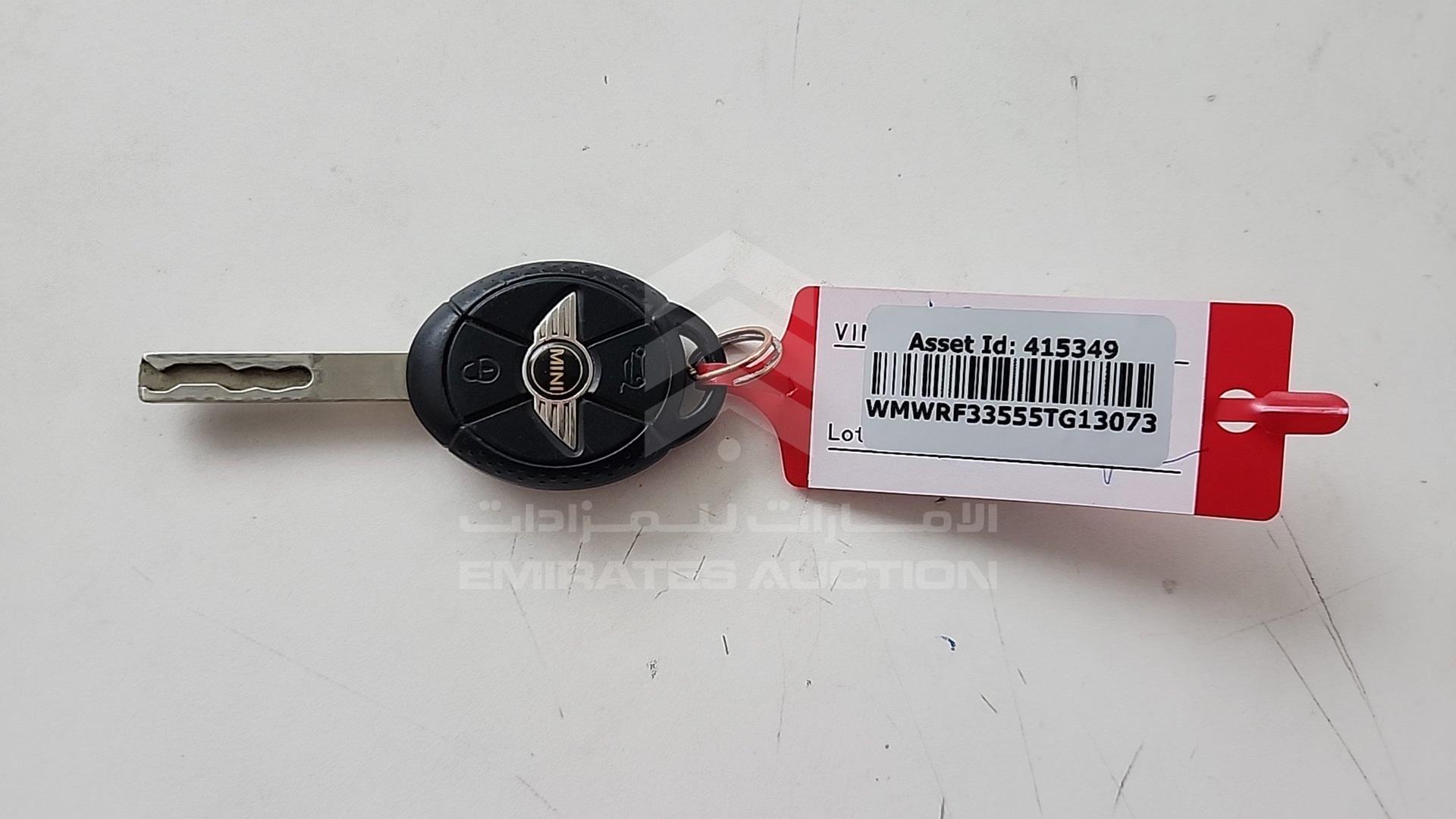 2005 MINI COOPER VIN: WMWRF33555TG13073
