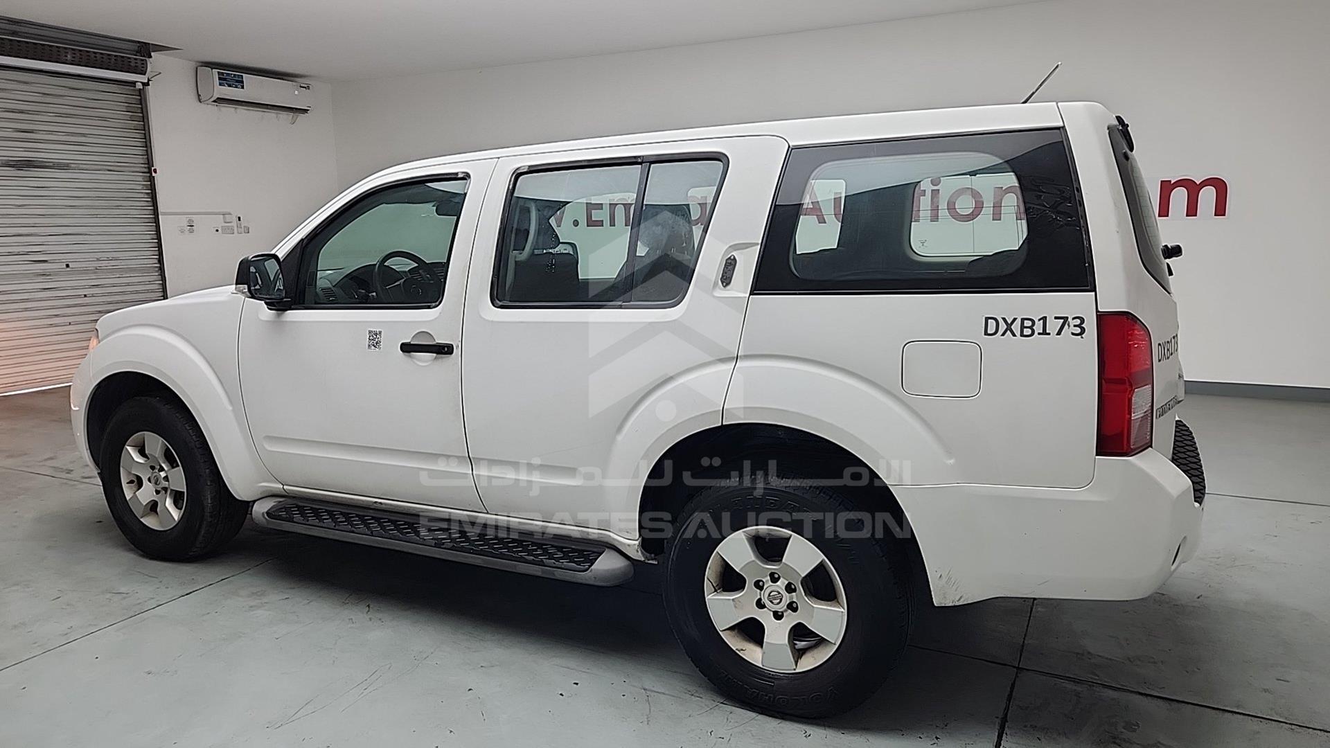 2015 NISSAN PATHFINDER VIN: VSKLR11A1FA579582