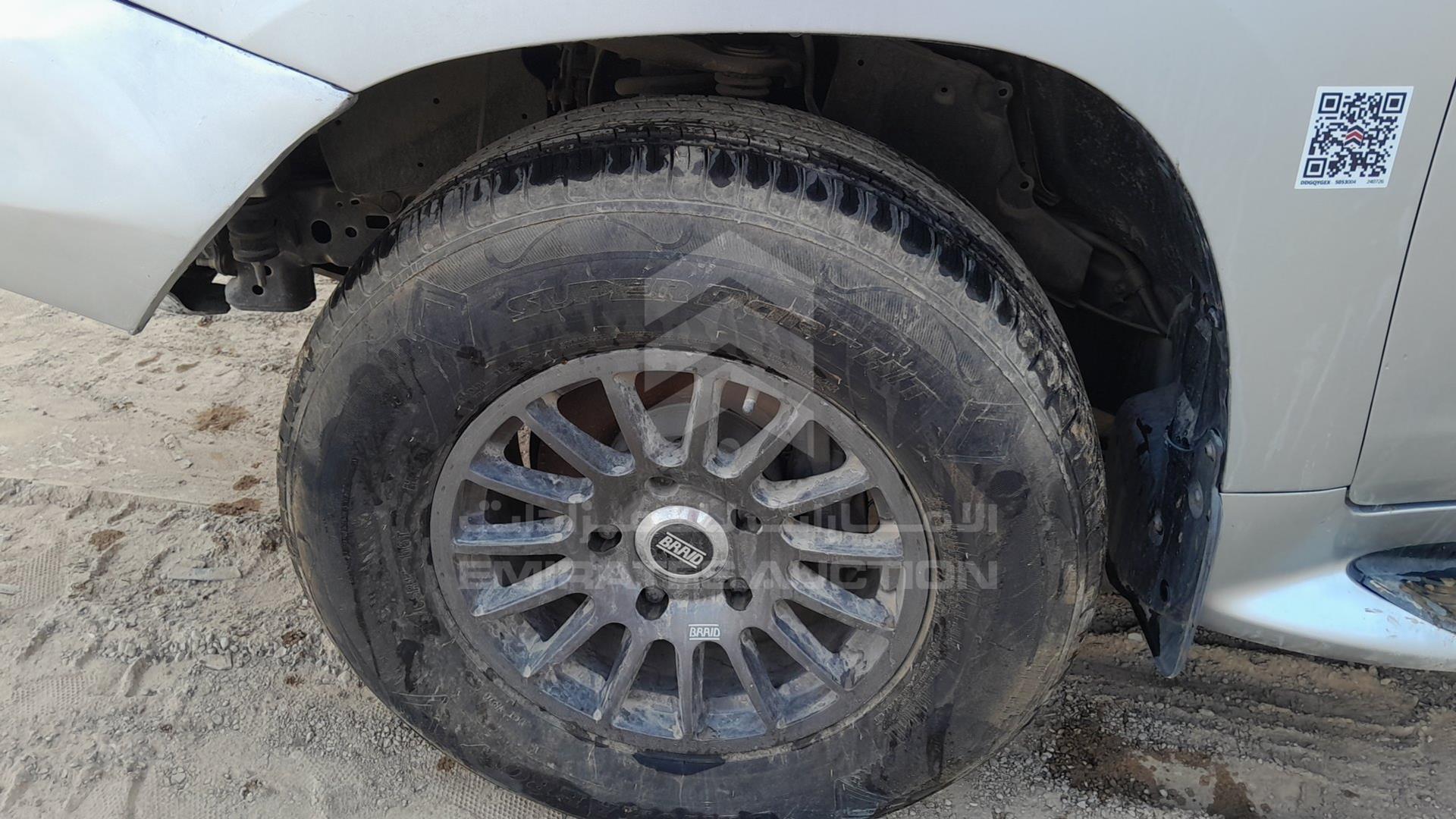2009 LEXUS LX 570 VIN: JTJHY00W994024879
