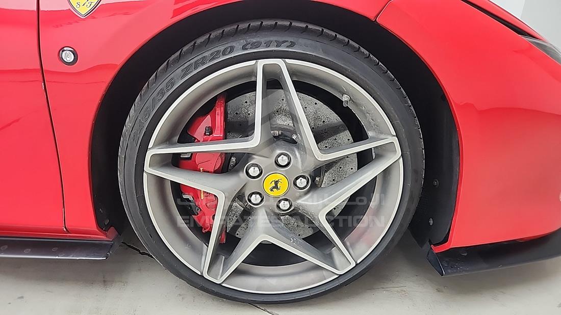 فيراري F8 Spider 2023 — الإطار الأمامي الأيمن — صورة 27