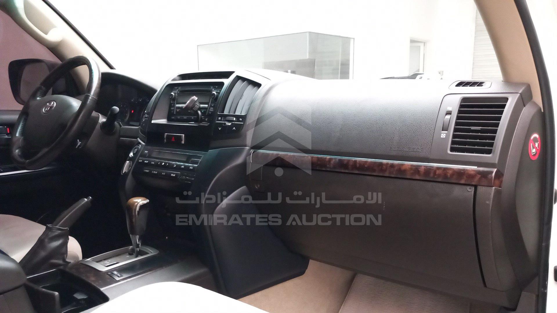 2009 TOYOTA LAND CRUISER VIN: JTMHU09J695010180
