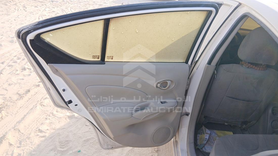 نيسان صني 2012 — الباب الخلفي الأيسر — صورة 18