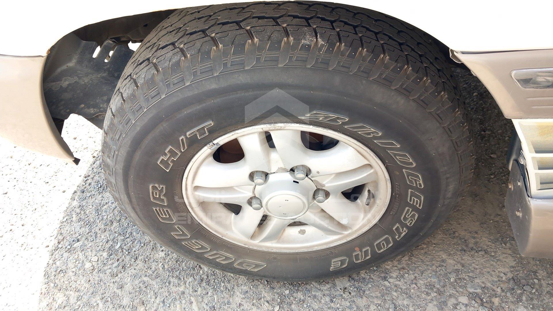 2005 TOYOTA LAND CRUISER VIN: JTEHJ09J755117236