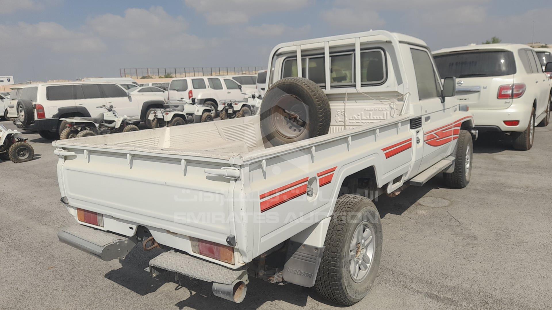 2001 TOYOTA LAND CRUISER PICKUP VIN: JTFLJ73J416005814