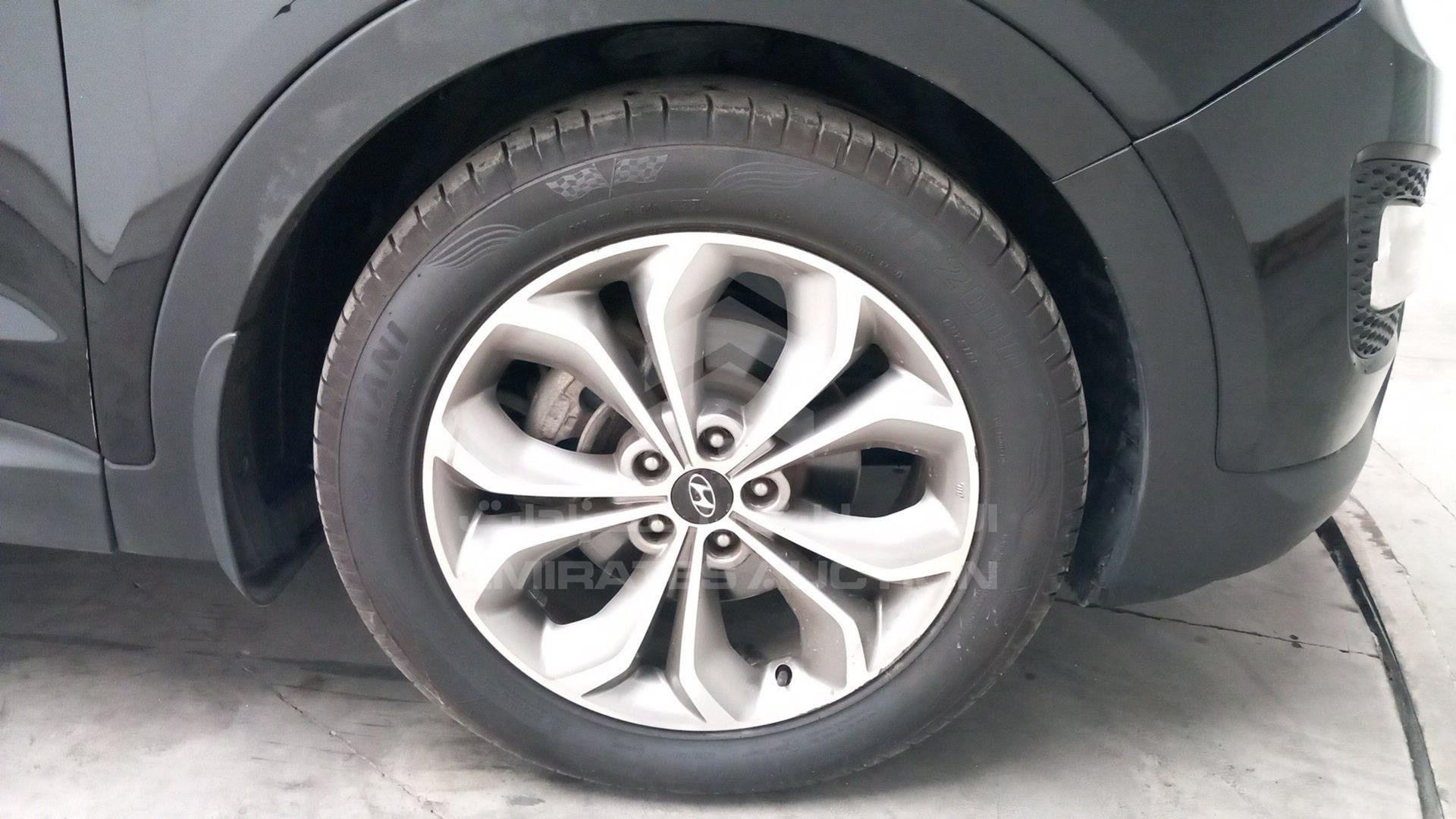 2015 HYUNDAI SANTA FE VIN: KMHSU81E8FU368459