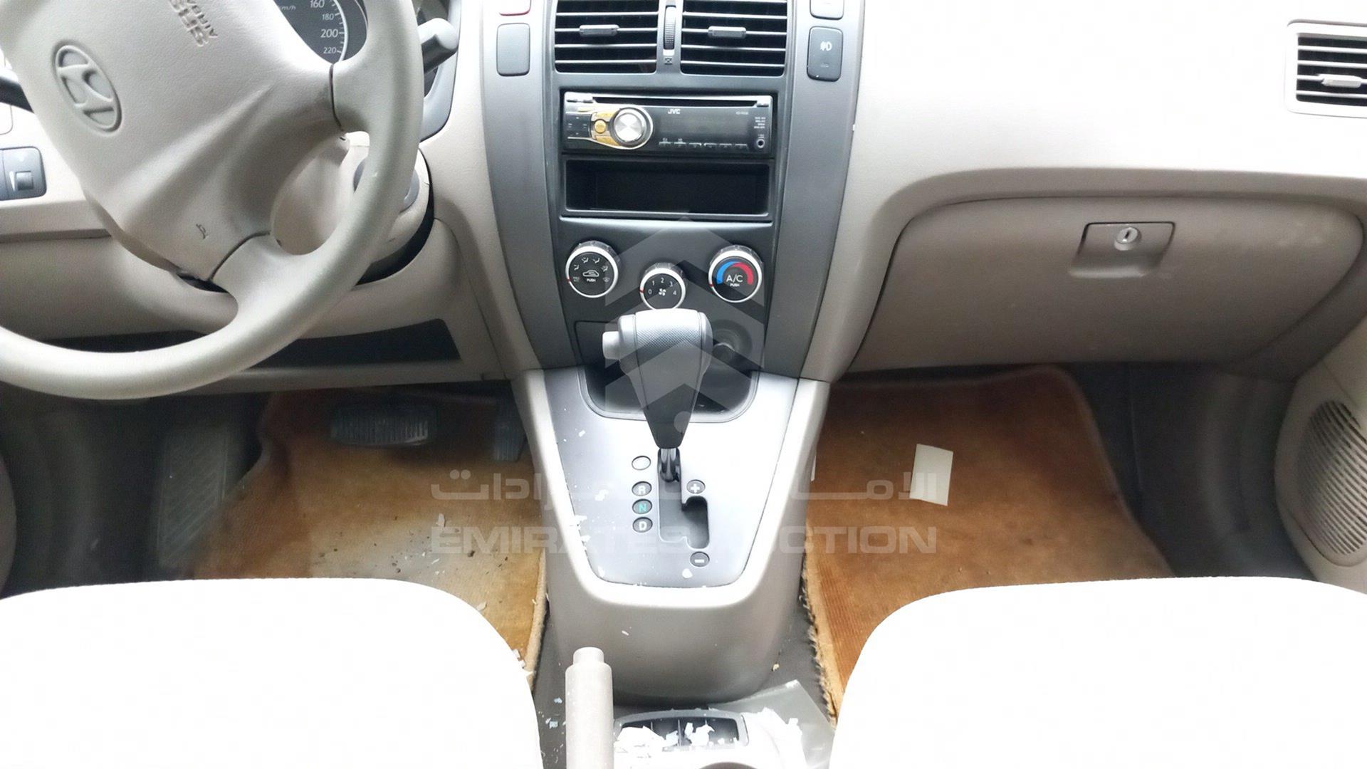 2009 HYUNDAI TUCSON VIN: KMHJM81D19U995429