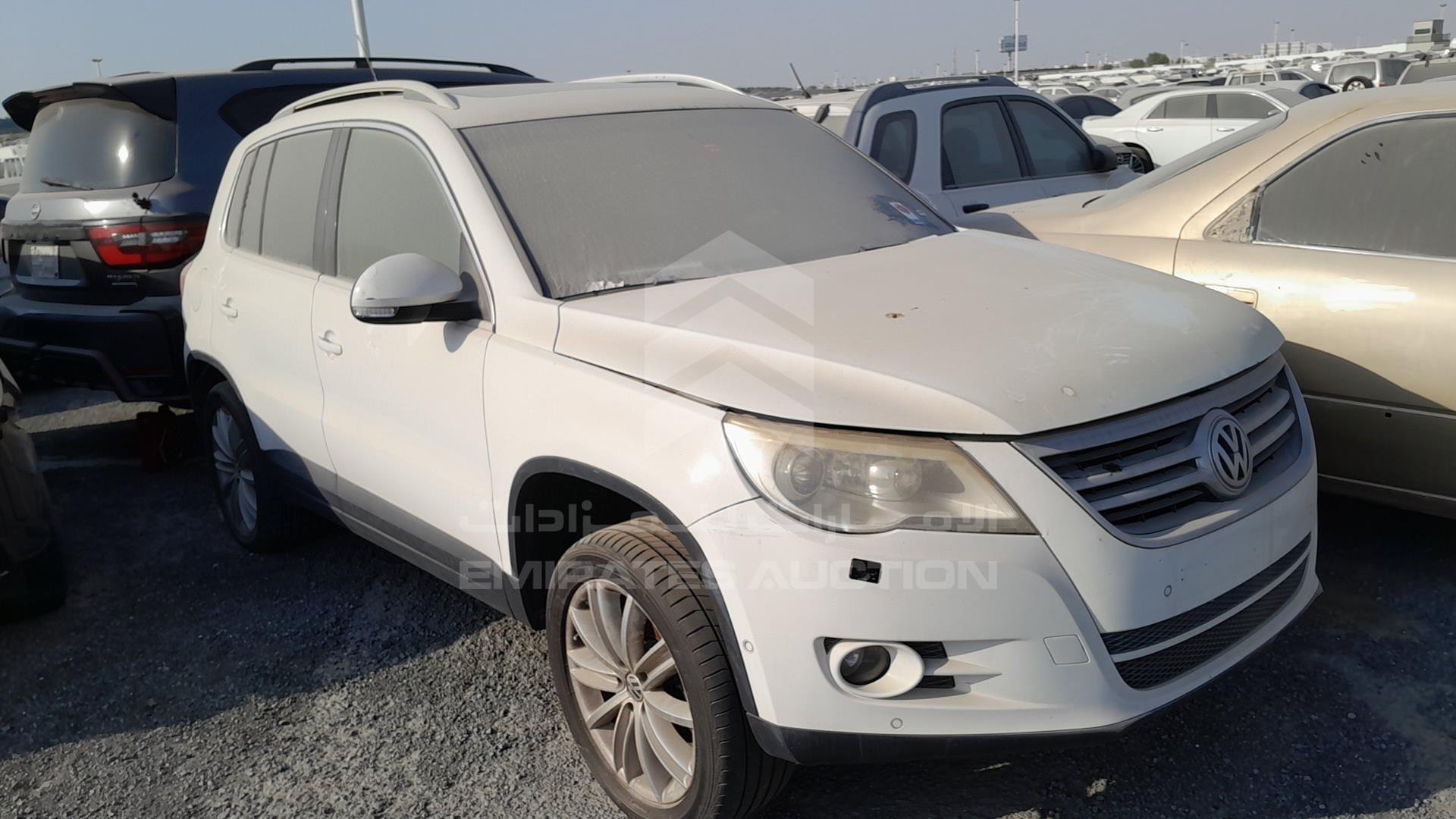 2011 VOLKSWAGEN TIGUAN VIN: WVGCE15N3BW008422