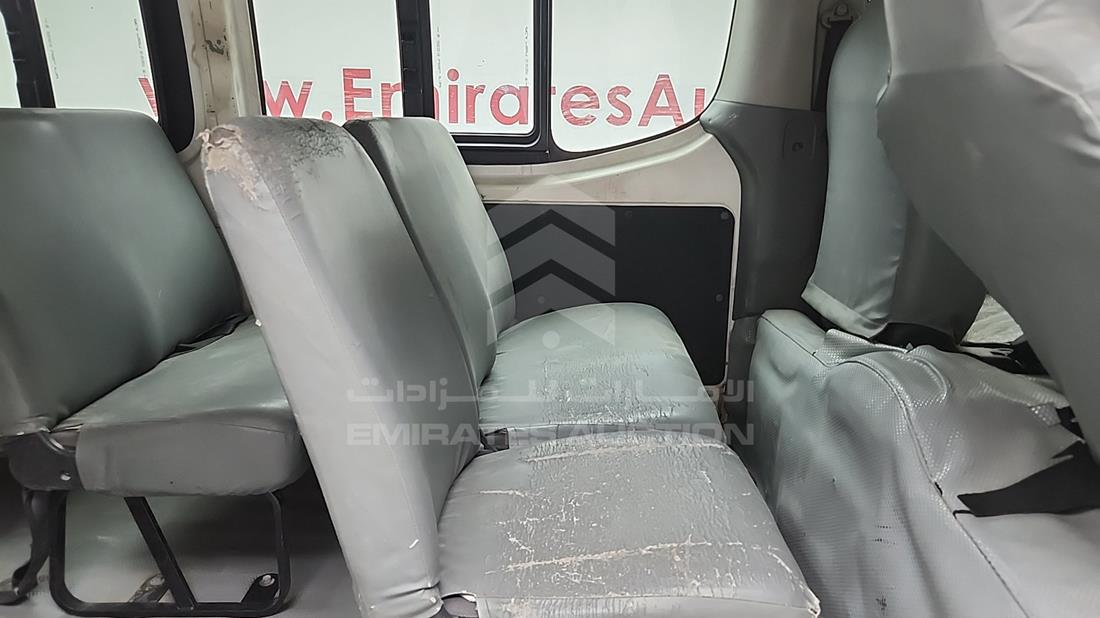 نيسان أورفان 2015 — زاوية الراكب الأمامي للمقعد — صورة 22