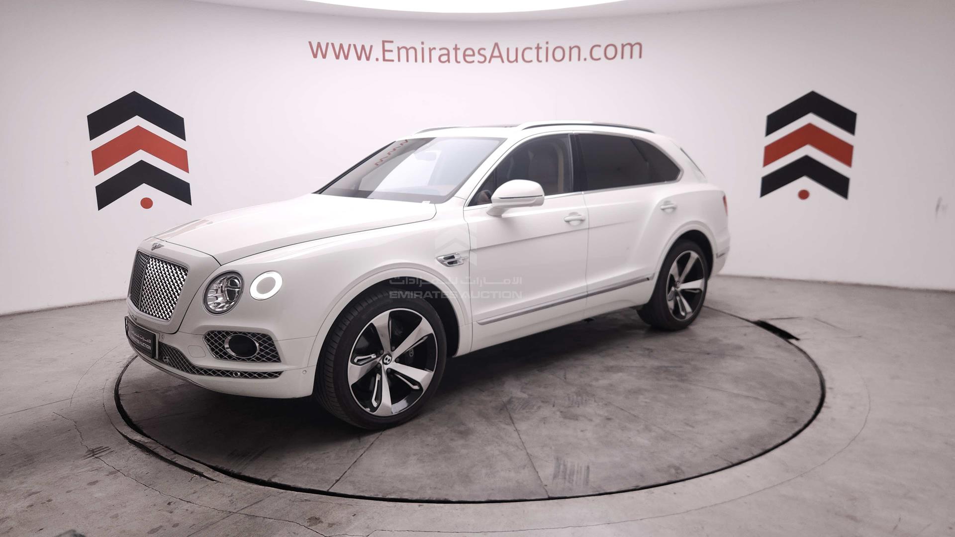 2017 BENTLEY BENTAYGA VIN: SJAAB1ZV8HC015778