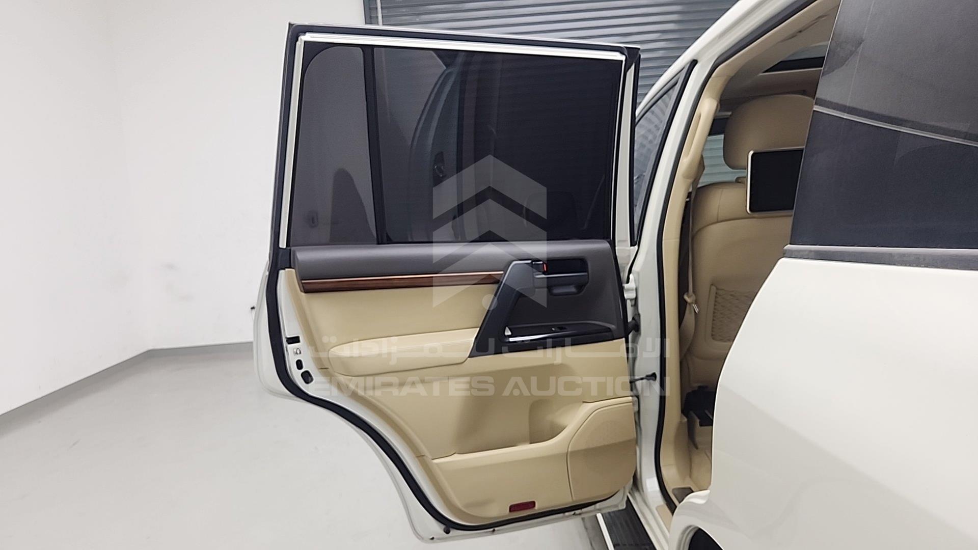 2017 TOYOTA LAND CRUISER GXR V6 VIN: JTMHU01J4H5125418