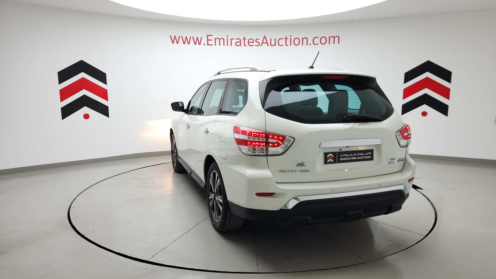 2018 NISSAN PATHFINDER VIN: 5N1CR2M88JC600372