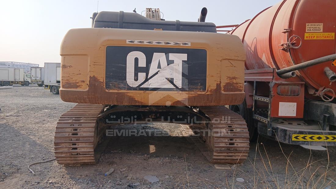 Caterpillar 330DL — Rear View — Photo 7