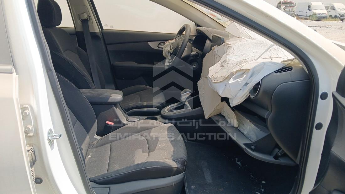 كيا سيراتو 2024 — زاوية الراكب الأمامي للمقعد — صورة 23
