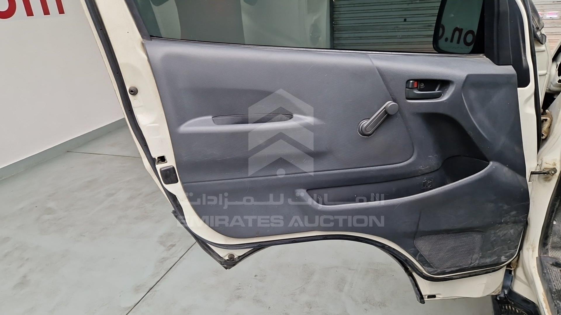 2013 TOYOTA HIACE VIN: JTGSX22P0D6140050