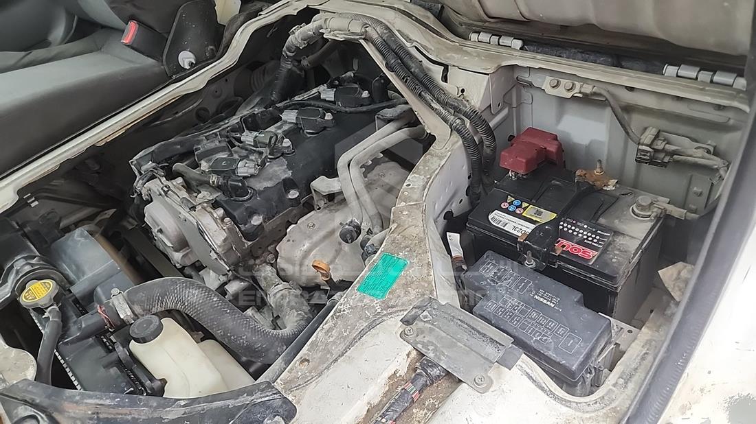 2015 Nissan Urvan — Engine Bay — Photo 23