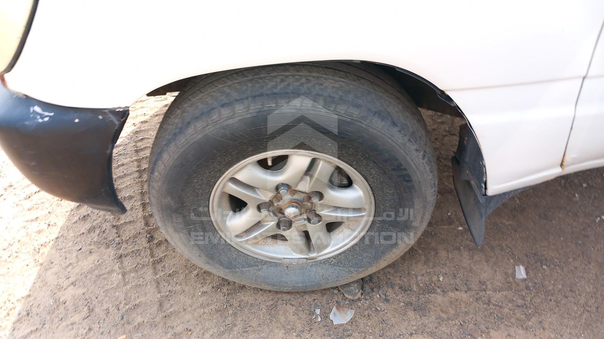 2001 TOYOTA LAND CRUISER VIN: JTEHJ09JX15016752