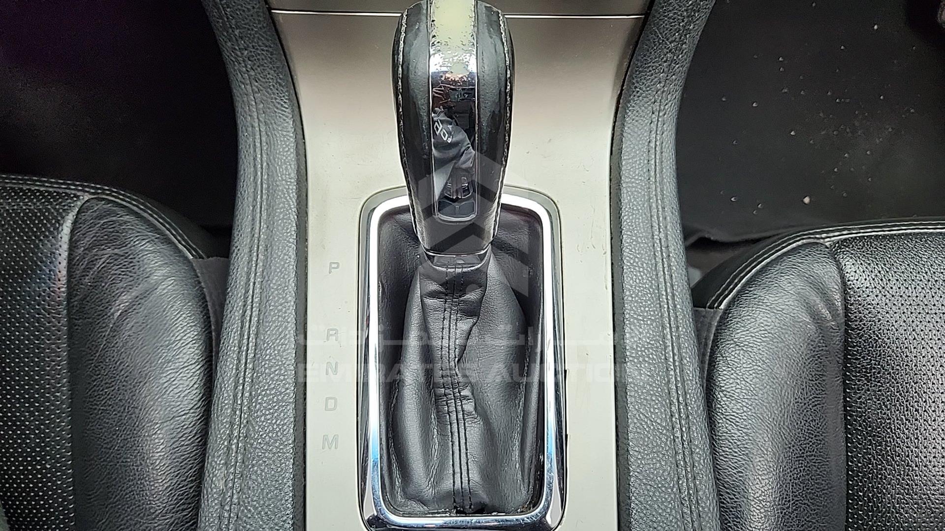 2011 LINCOLN MKT VIN: 2LMHJ5AT8BBJ52048