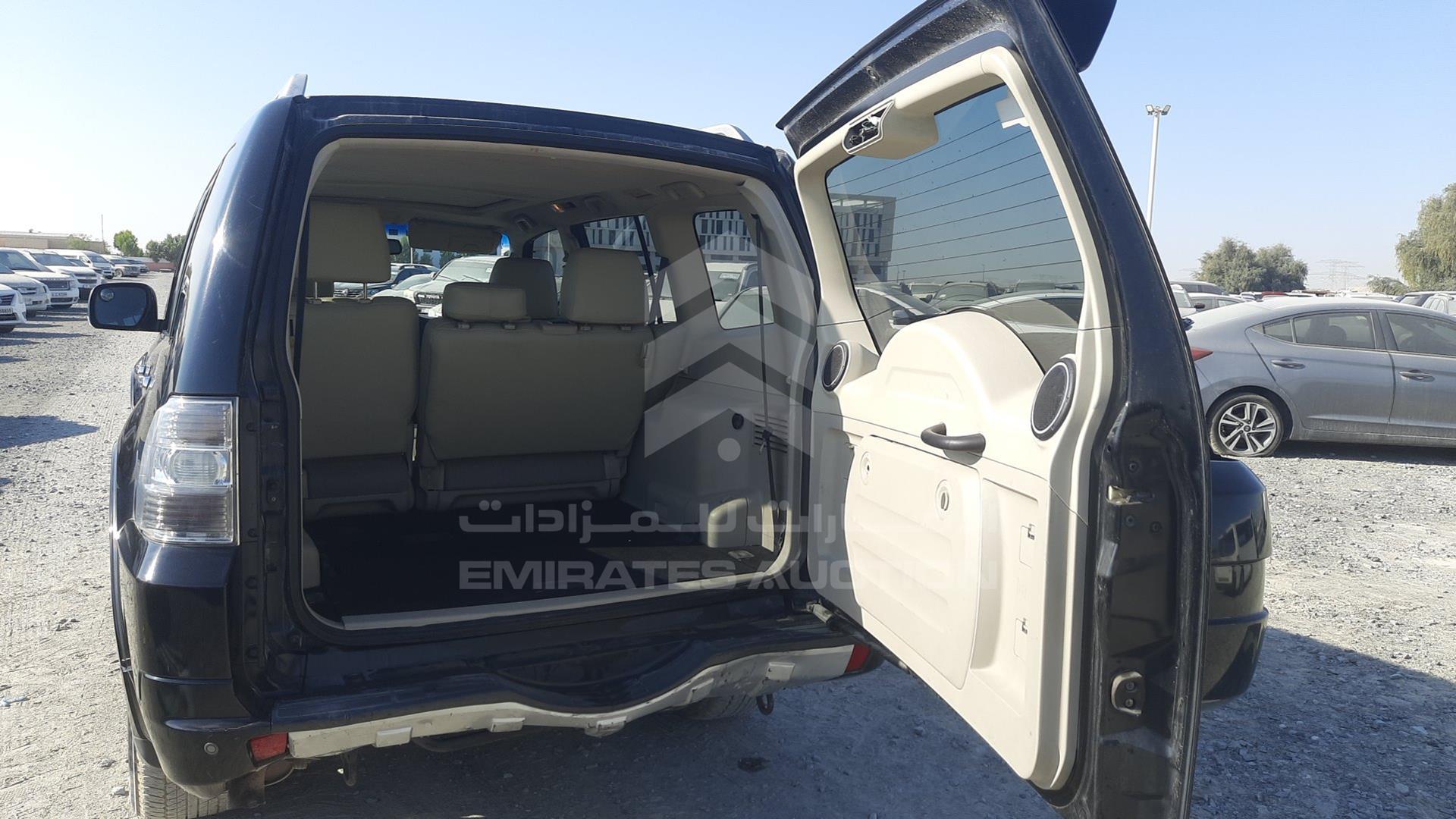 2011 MITSUBISHI PAJERO VIN: JMYLRV95WBJ707286