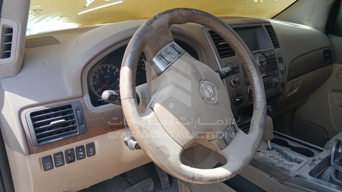 نيسان أرمادا 2009 — التحكمات في عجلة القيادة — صورة 13