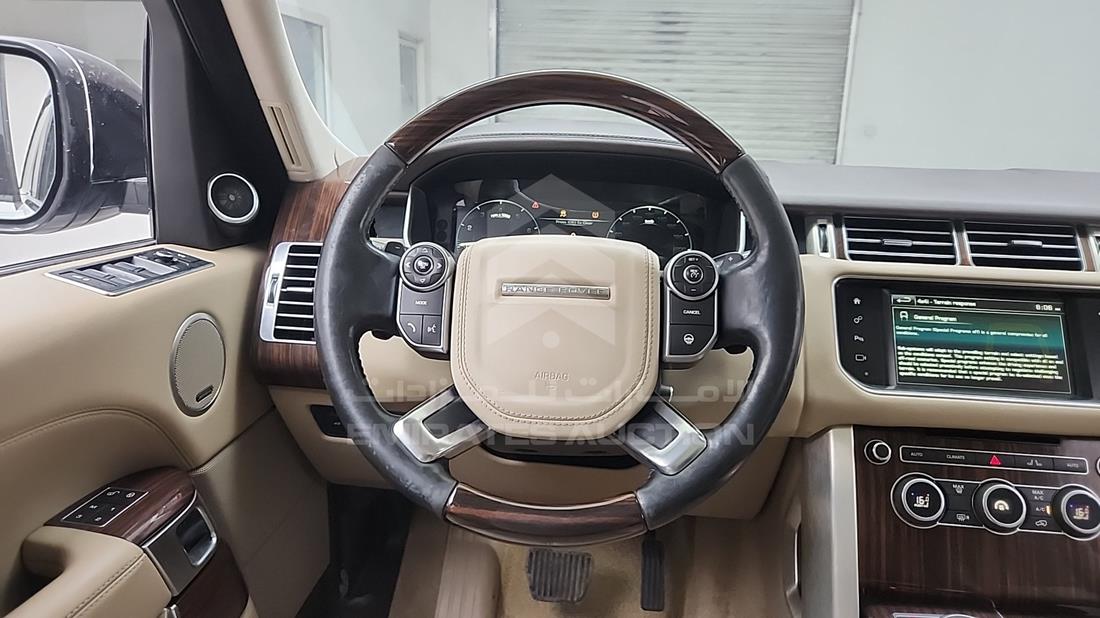 2016 Range Rover Vogue — Steering & Mounted Controls — Photo 15