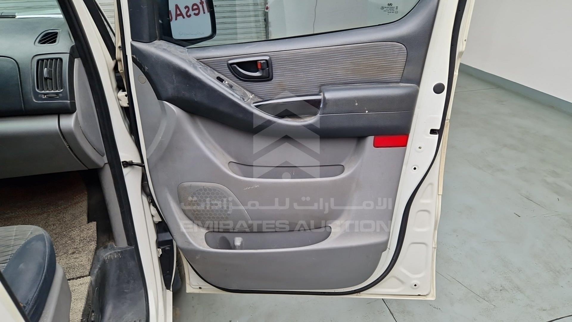 2016 HYUNDAI H1 VIN: KMJWA37RXGU775139