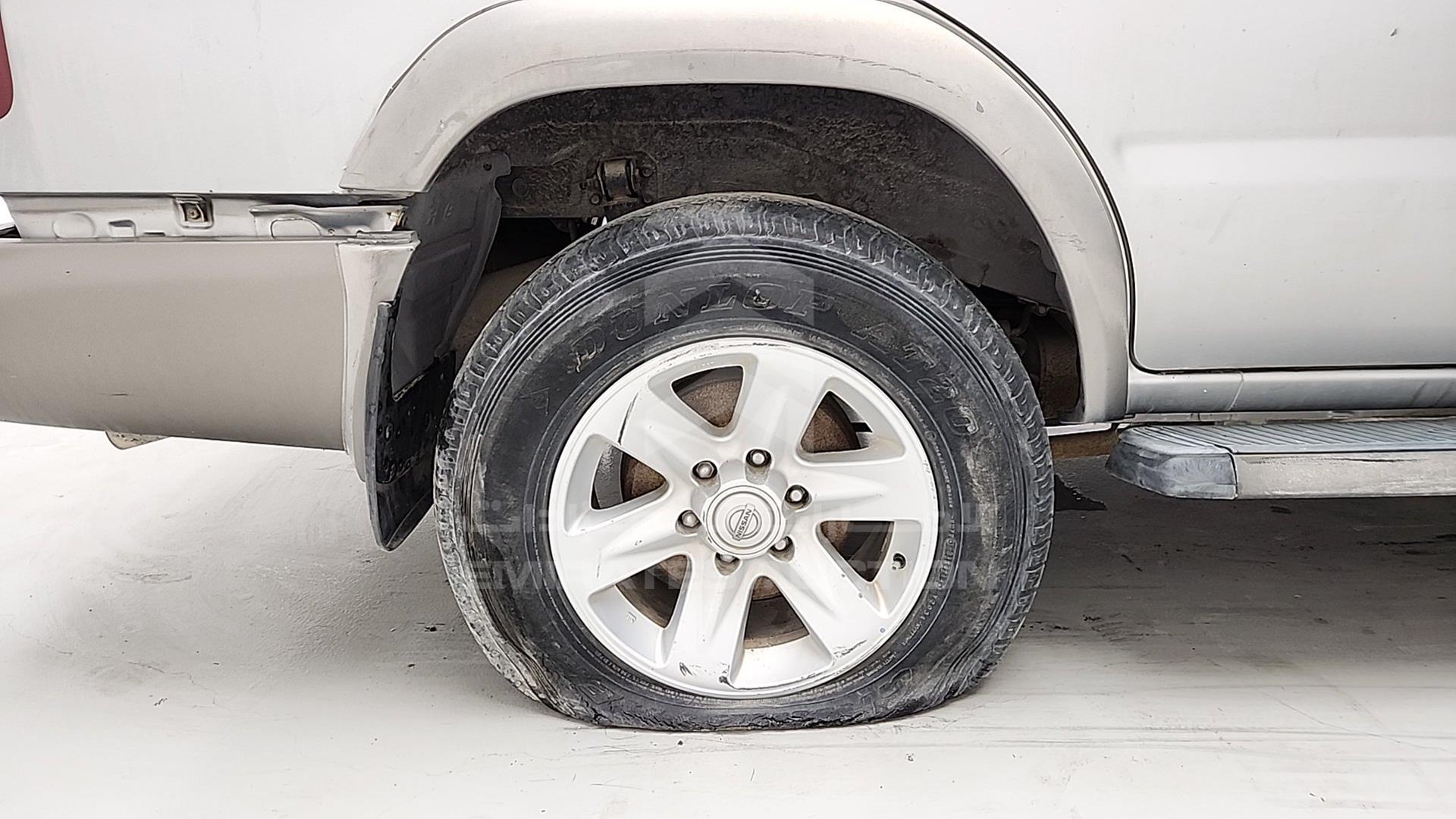 2004 NISSAN PATHFINDER VIN: JN8DR05Y34W700429