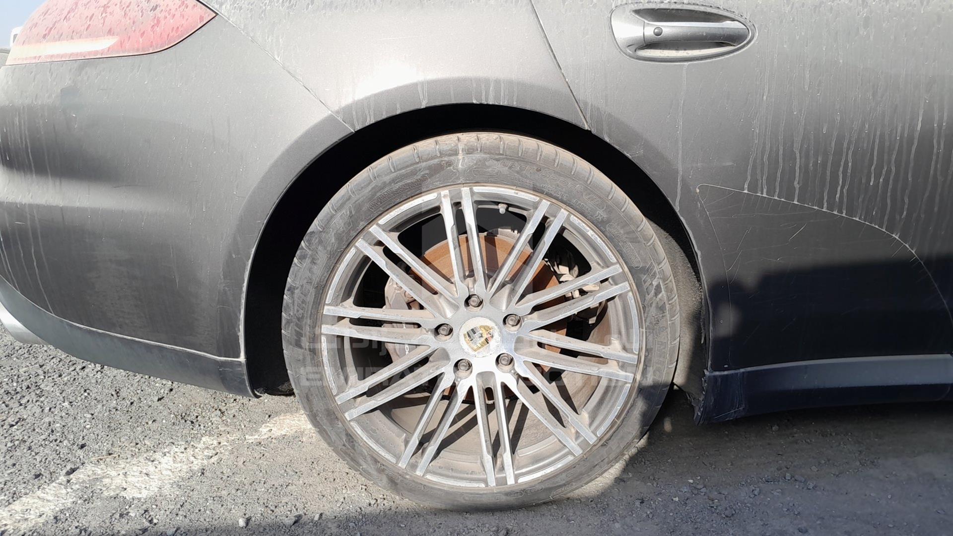 2015 PORSCHE PANAMERA VIN: WP0ZZZ97ZFL006437