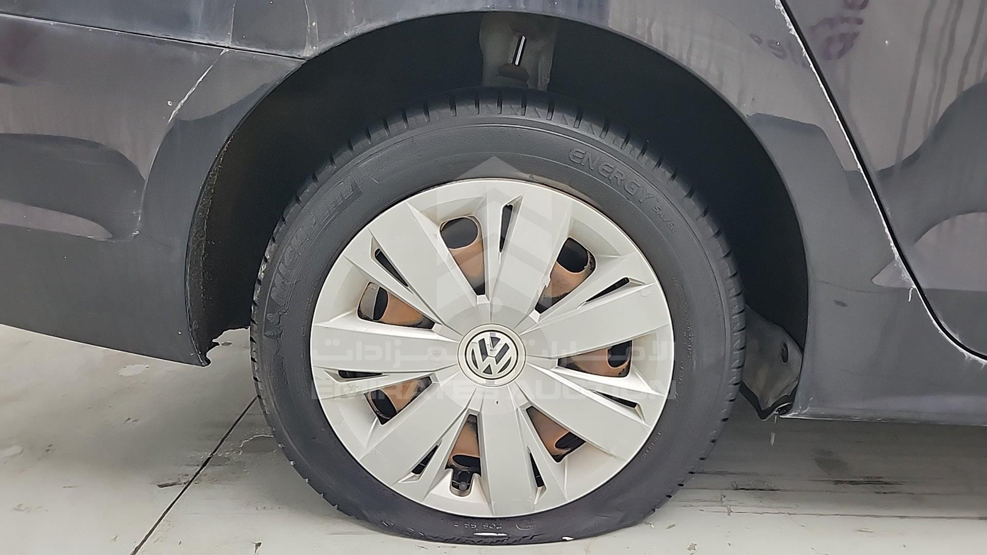 2015 VOLKSWAGEN JETTA VIN: WVWRV1AJXFM200939