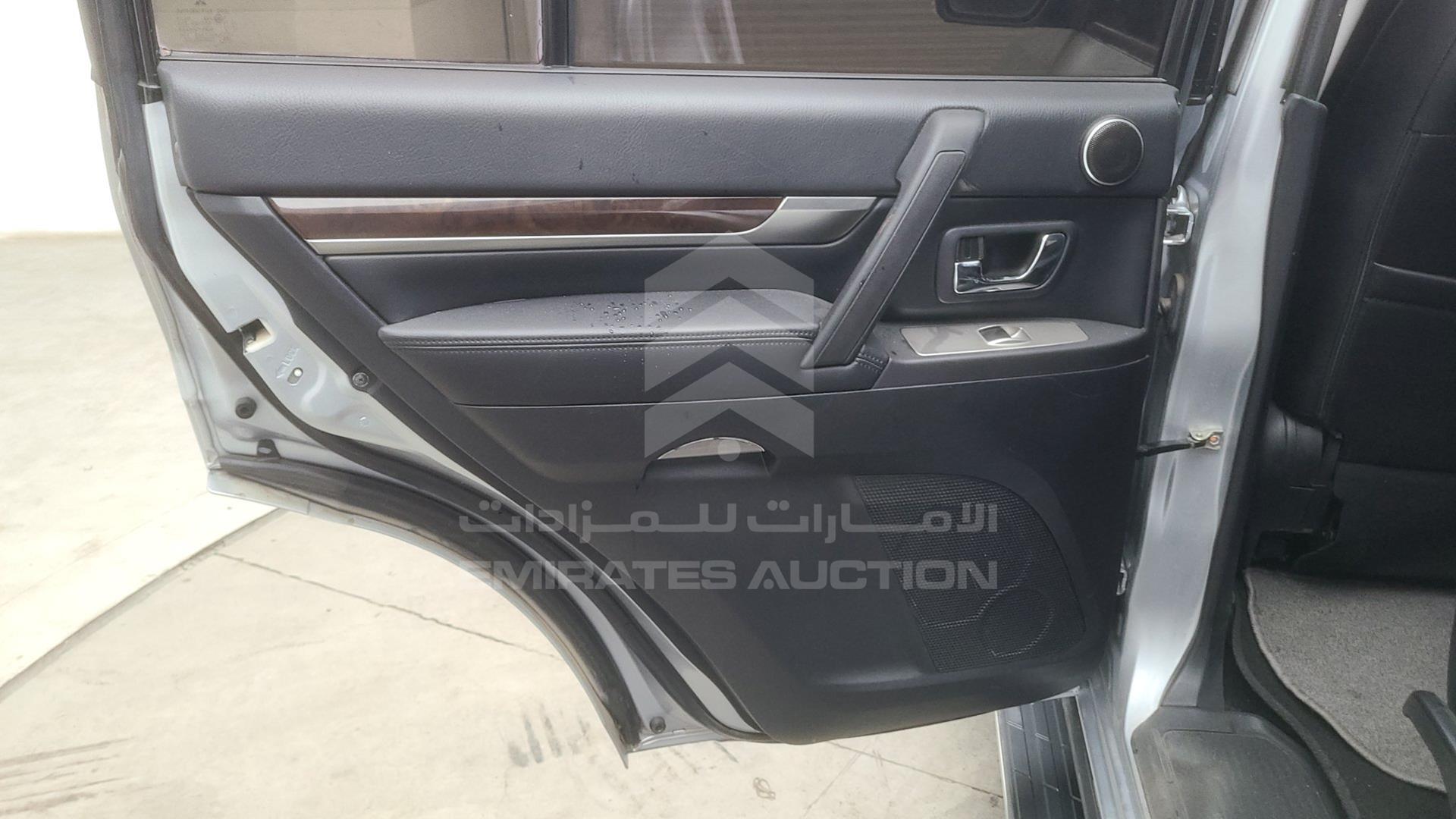 2011 MITSUBISHI PAJERO VIN: JMYLRV95WBJ704959