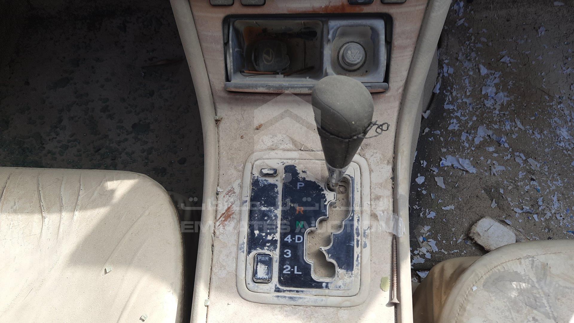 2000 LEXUS LS400 VIN: JT153UF2000128564