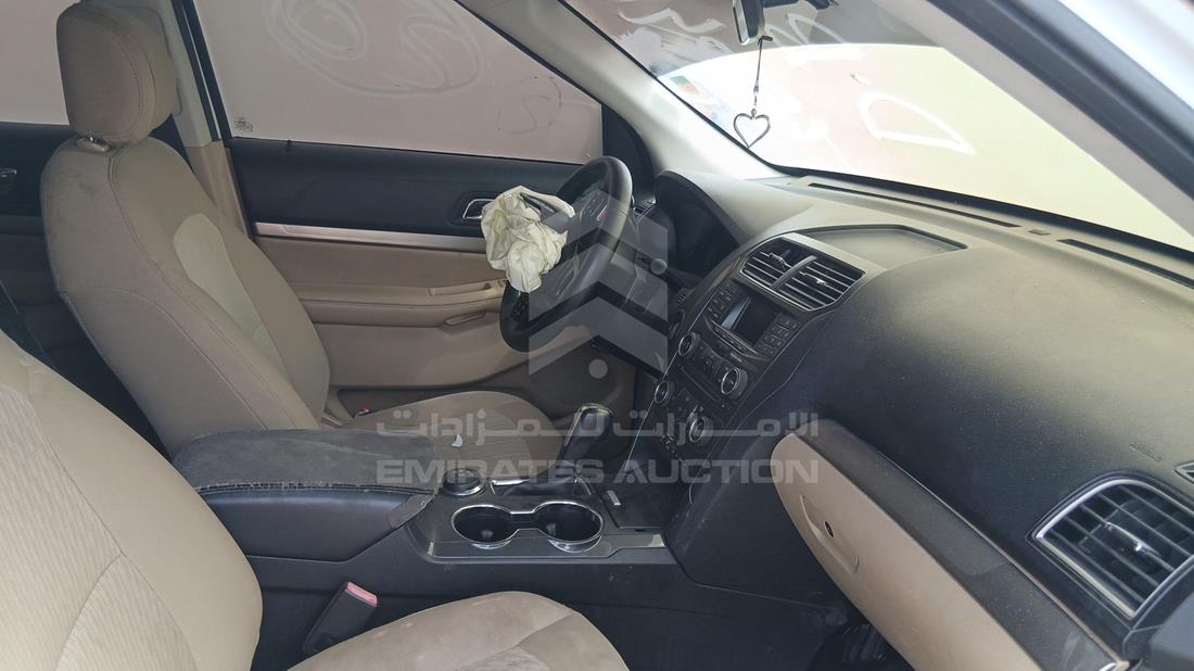 2016 Ford Explorer — Front Right Passenger Seat View — Photo 21