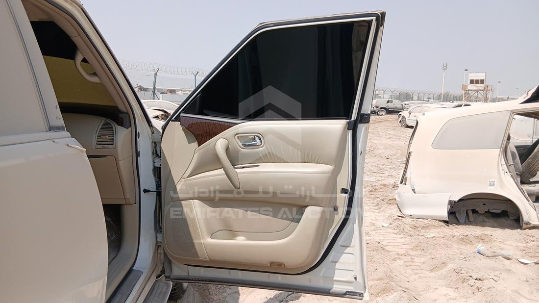 نيسان باترول 2013 — الباب الأمامي الأيمن — صورة 24